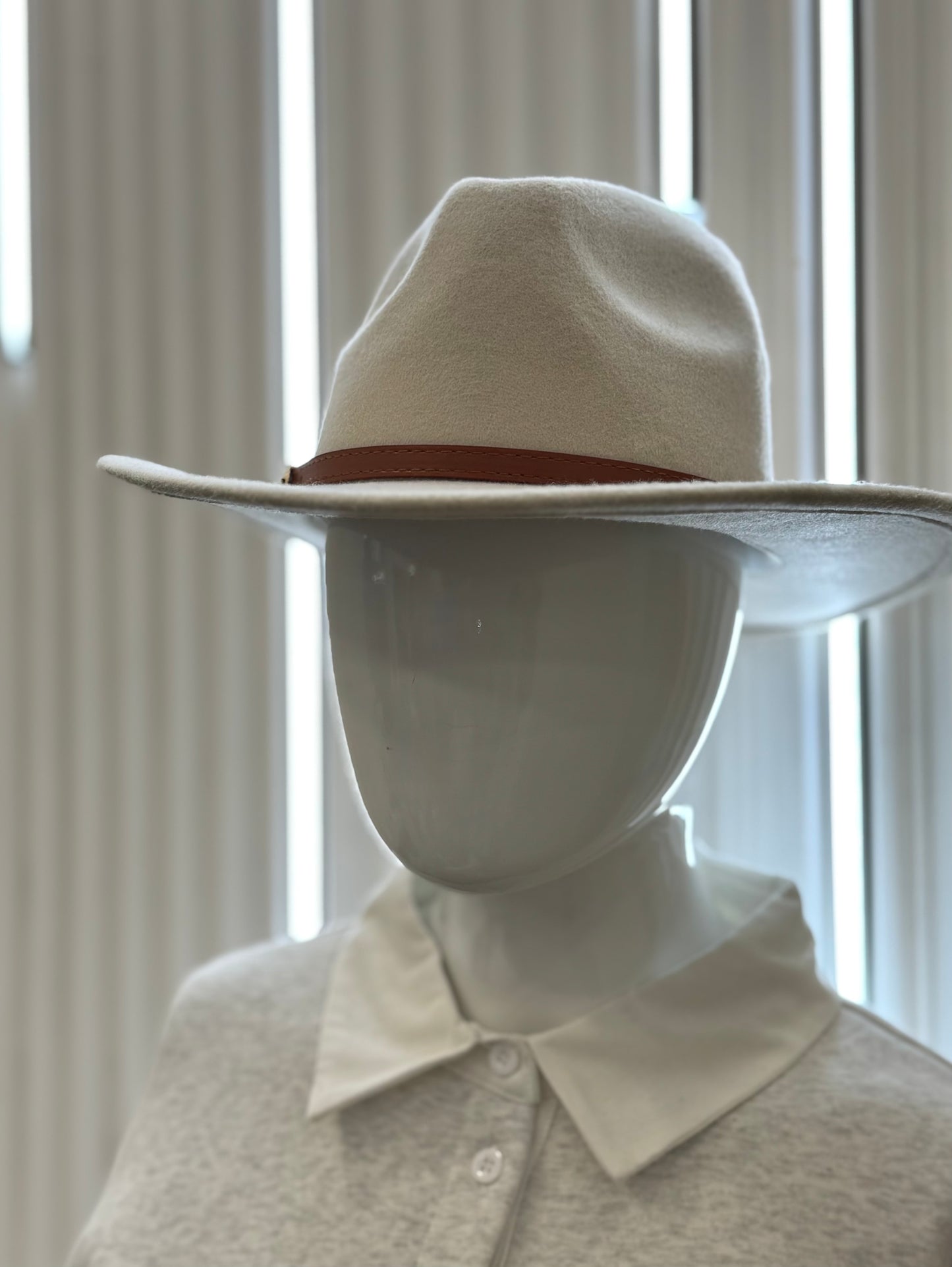 CAPPELLO RIGIDO CINTURINO CAMEL