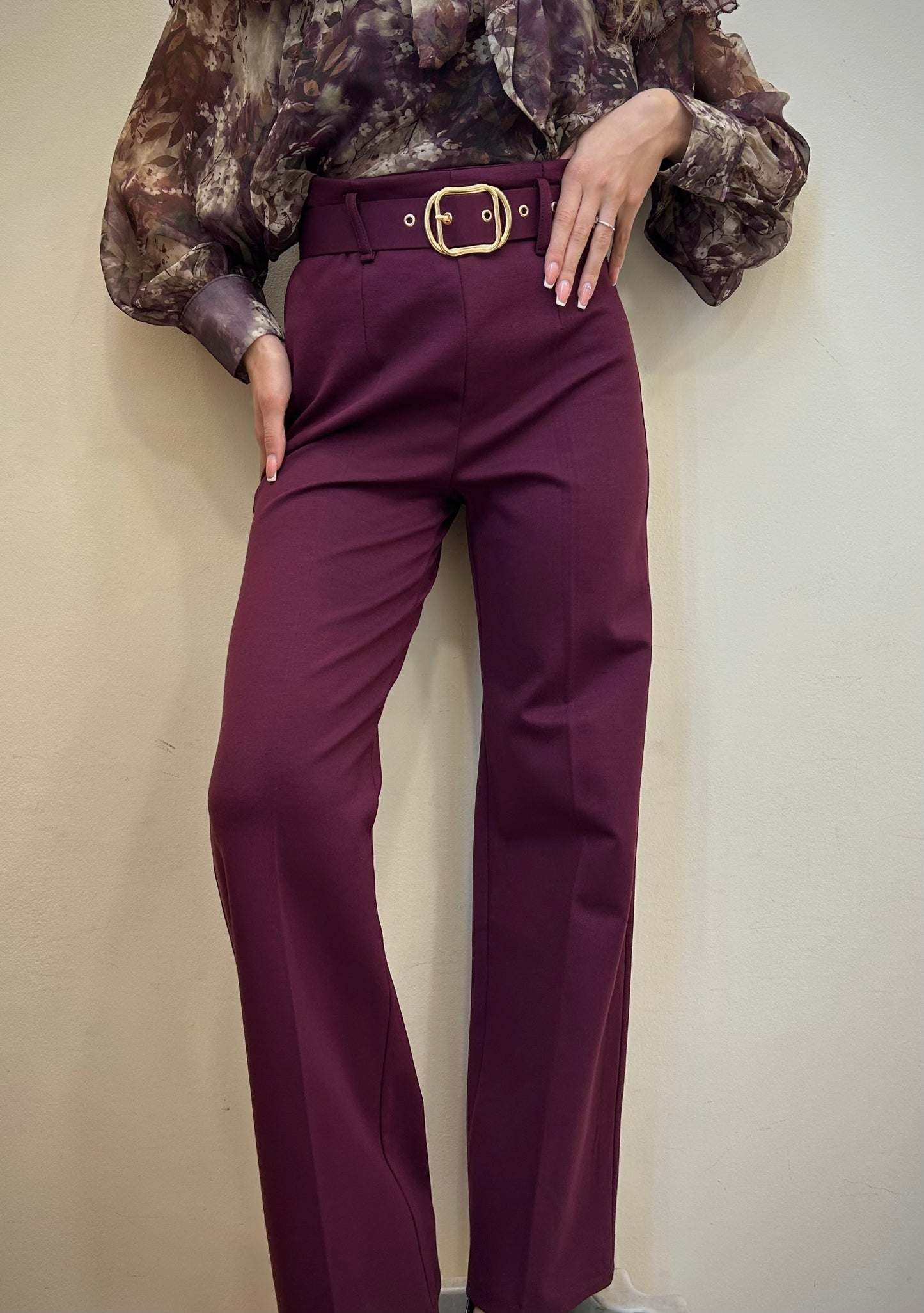 PANTALONE CON CINTURONE