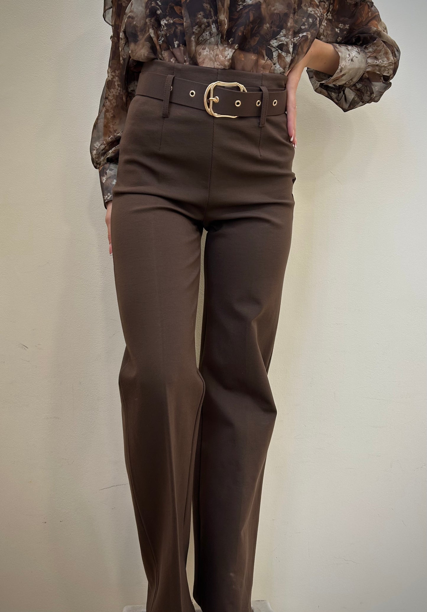 PANTALONE CON CINTURONE