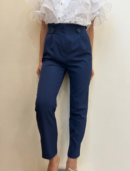 PANTALONE CON BOTTONI LATERALI