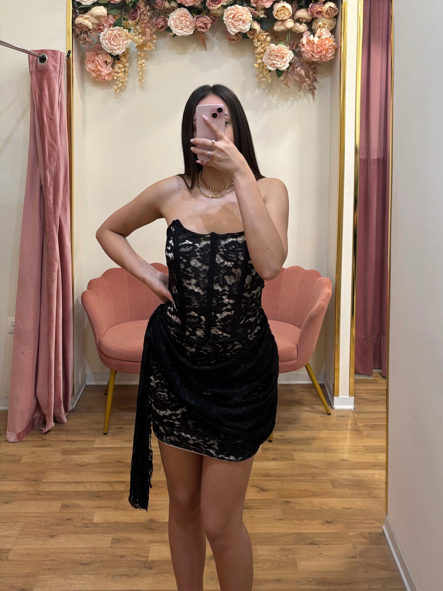 ABITO CORTO IN PIZZO CON BALZA